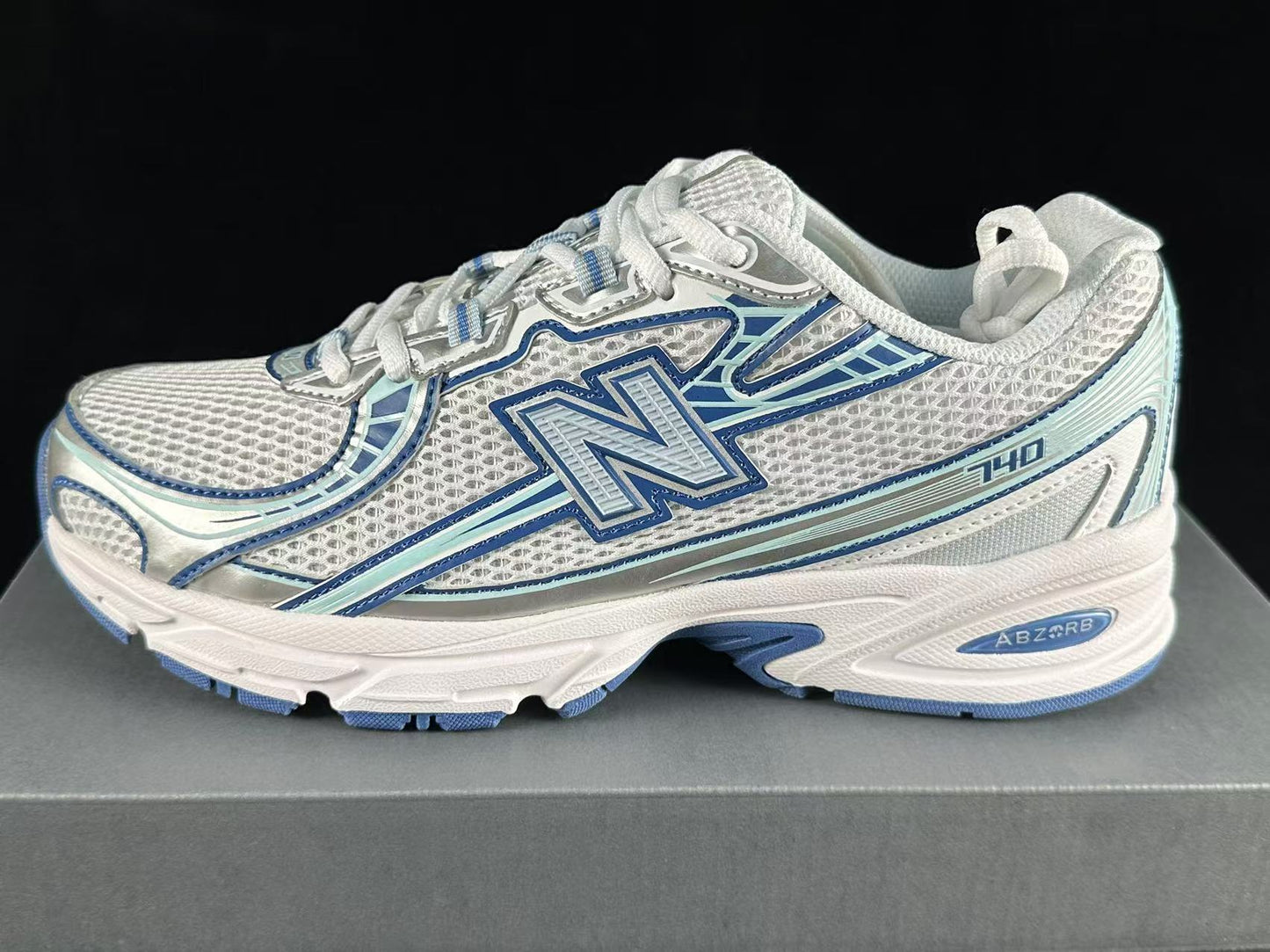 New Balance 740 – Retro-Inspired Lightweight Runner - ZOE FITNESS