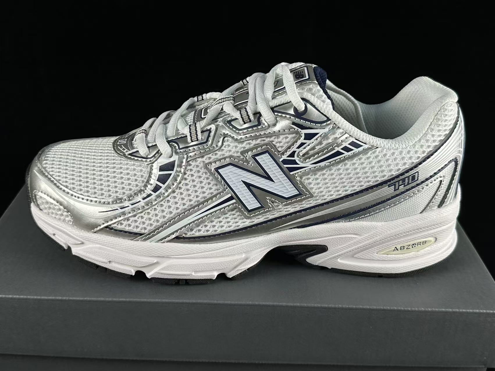 New Balance 740 – Retro-Inspired Lightweight Runner - ZOE FITNESS